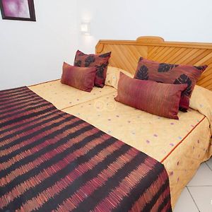 Golf Residence- Families And Couples Only